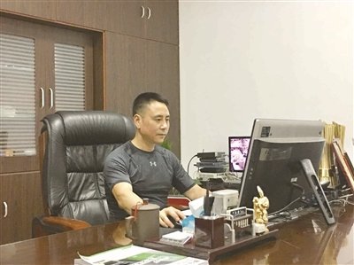 涂新弟的生意經(jīng)：拼命賺錢、拼命省錢、拼命捐錢